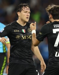  那不勒斯争冠受挫，奥斯梅恩越位进球被判无效引争议