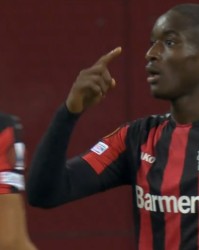  药厂勒沃库森双线作战仍保持不败  