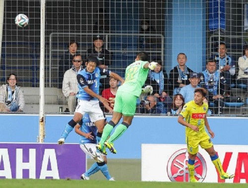 21, 兰斯门将超远距离手抛球助攻破门  